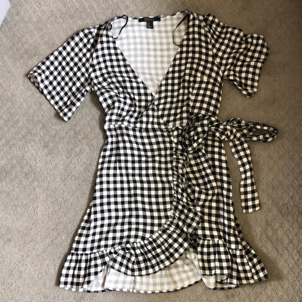 never worn-gingham wrap dress with ruffle